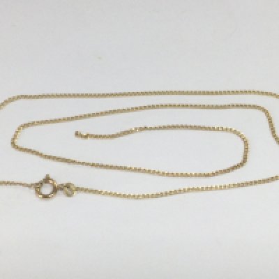 A 9ct gold chain, approx 2.5g. Shipping category A.