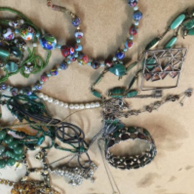 A collection of costume jewellery including silver enamel and malachite (2)