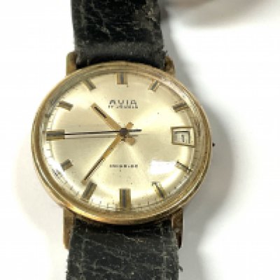 A 9ct yellow gold double hoop wrist watch. (Not in working order).