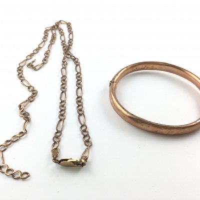 9ct gold chain (A/F) 9.31g and 9ct gold hallow bangle 7.28g Postage B