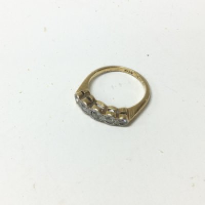 An 18ct gold five stone diamond illusion set ring. Approx weight 3.2 grams, size M.