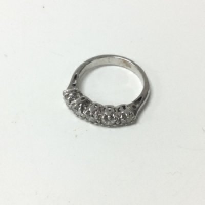 An 18ct gold five stone diamond ring. Approx weight 5.30 grams, size P.