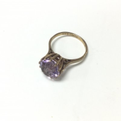 A 9ct gold large amethyst solitaire ring. Approx weight 3.02grams, size N1/2.