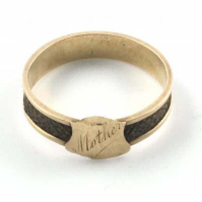 A 15ct gold Victorian memorial ring with plated hair. Size S and 2.21g.