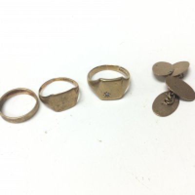 Three 9ct gold rings and a pair of 9ct gold cufflinks. Approx weight 13.96grams.