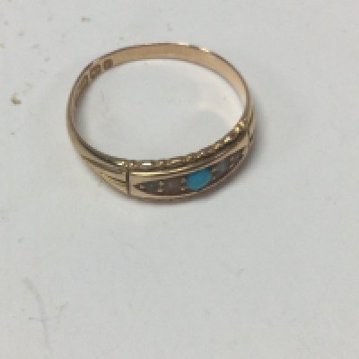 An Edwardian 15ct gold ring. Approx weight 2.68 grams size Q.