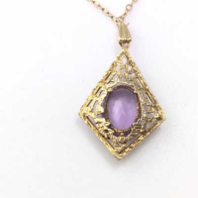 A 9ct gold chain with amethyst pendant. Total weight 4.18g