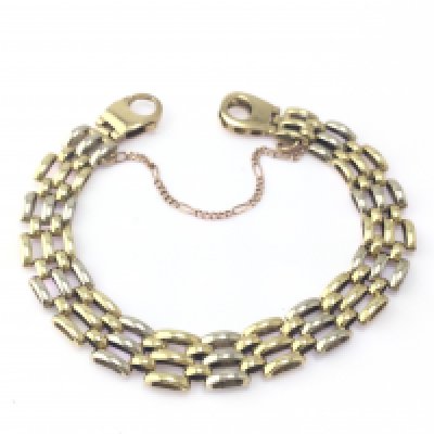 9ct gold 3 bar gate bracelet. 16.61g Postage A
