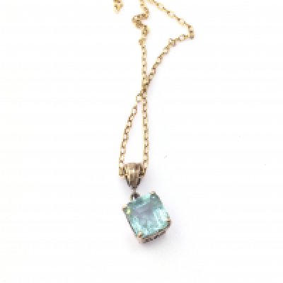 A 9ct 2.03ct aqua pendant on chain. 4.22g Postage A