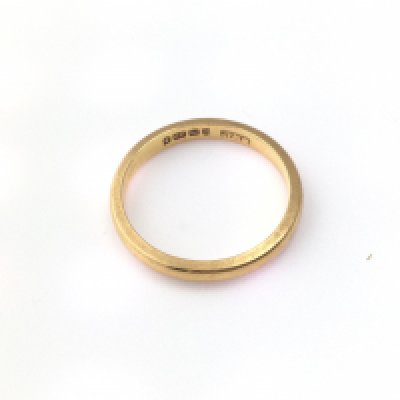A 22ct wedding band. Size M and 3.40g