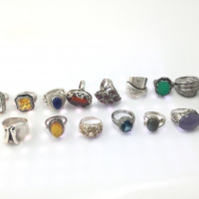 A collection of 15 assorted silver rings