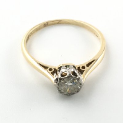 An 18ct gold and diamond ring. Diamond is approx 0.45ct and size M and 2.05g Postage A