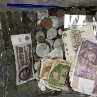 A box of mixed world coins and bank notes. This lot cannot be posted
