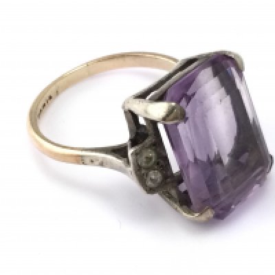 A cocktail ring size R