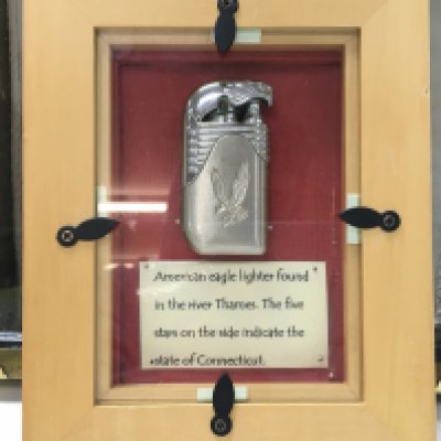 A cased vintage American eagle lighter. Postage category A (can be posted without case)