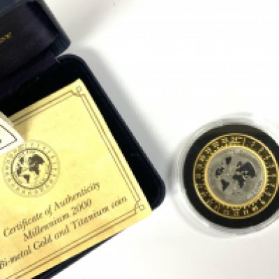 Isle of Man 1/2 crown Millennium Greenwich Meridian gold and titanium coin 2000. (A)