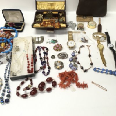 A collection of costume jewellery including gold and silver items. Postage B