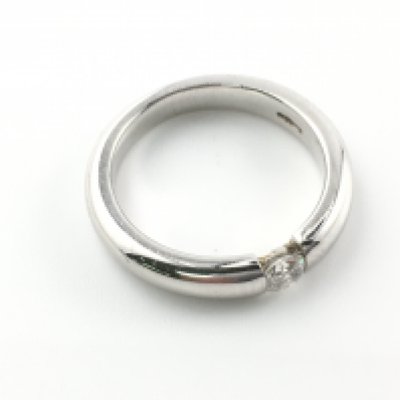 An 18ct white gold diamond ring. Size L and 6.33g Postage A