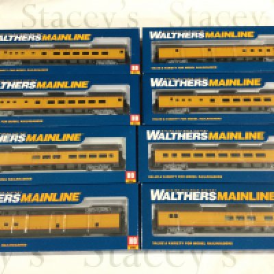 8 X Boxed Walthers Mainline H0 Gauge Union Pacific Coaches.