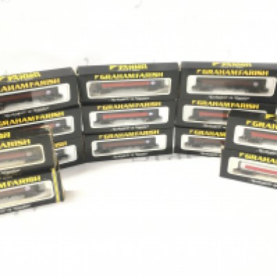 13 Boxed Graham Farish N Gauge 100 Ton Fuel Tank Wagons.