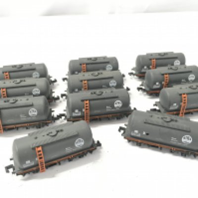 11 Peco N Gauge ICI Tank Wagoms.