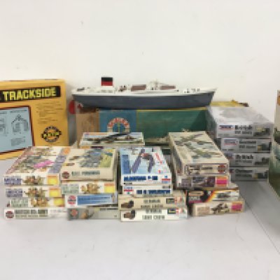 Collection of boxed model sets featuring aircraft and soldiers by Matchbox..Airfix..Revell etc. also includes boxed Scalex Boat OCEAN TRADER. Plus Boxed 00 gauge Engine Shed plastic model kit by Ratio. No reserve