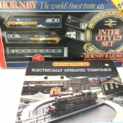 A Bo ex Hornby 00 Gauge Intercity 125 Set And. Turntable. (2). No Reserve.