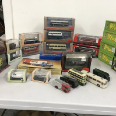 A collection of boxed diecast motor vehicles by Oxford..Corgi..EFE and others. Features buses..fire engines etc. No reserve