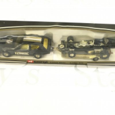 A Boxed Corgi Gift Set #32 Lotus Elite and Lotus F1 Car On Trailer