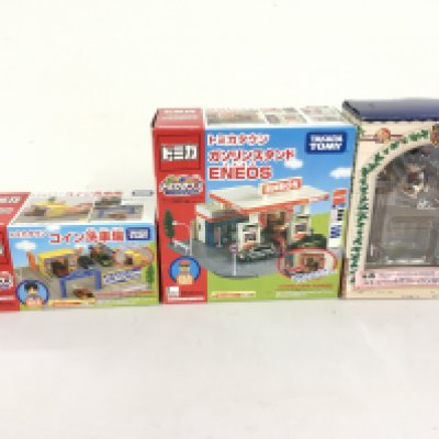 3 boxed toys 2 x Takara Tomy discontinued enos service station plus town coin car wash. and Sunday x magazine 50th anniversary figure set saint sanmaga 2nd period.