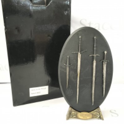 A Boxed Sideshow Weta Lord Of The Rings Arms Of Nazgul Limited Edition Statue with Certificate..