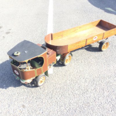 A Valium Vo Ltd Steam Wagon With Trailer. Approx Length 155 Cm. This Lot Cannot Be posted.