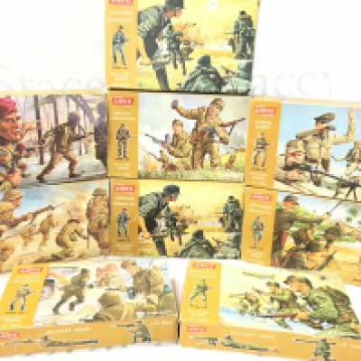 A Collection Of Boxed Airfix Soldiers 1/32 Scale. And A Collection of Loose Britains