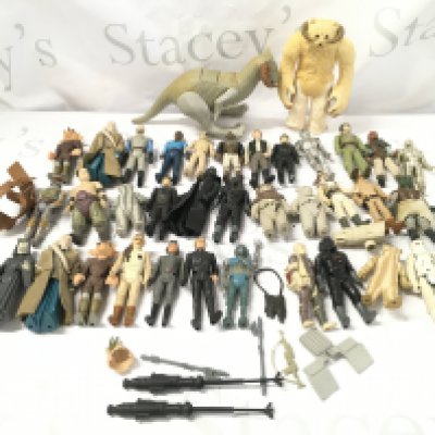 A Collection of Vintage Star Wars Figures And Accessories. And A Boxed At-At. Ideal For Spare Parts Etc. (2).