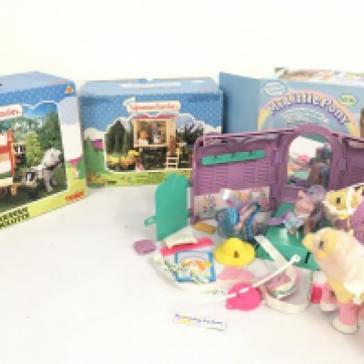A collection of boxed Sylvanian Families featuring a Caravan Roulotte and a Treehouse by Tomy. Also boxed My Little Pony &hellip;Grooming Parlour with 4 ponies. No reserve