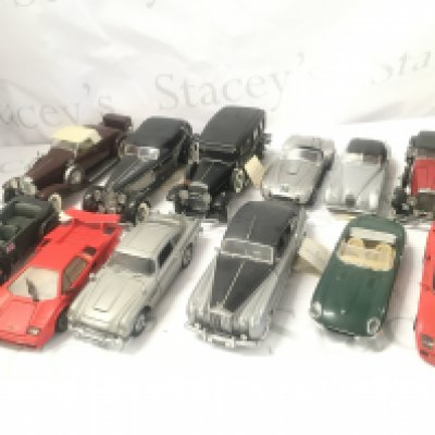 A Collection of 12 Franklin Mint Diecast Cars. No Reserve.