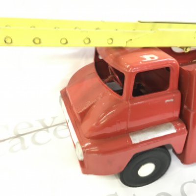 A Tri-Ang Pull Along Fie Truck.