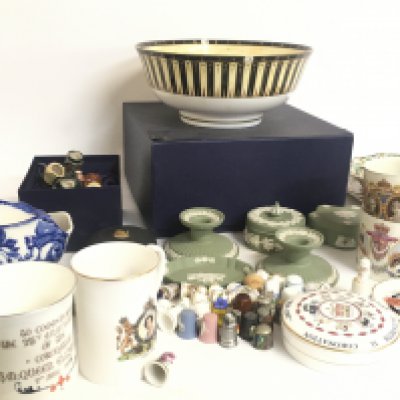 A collection of porcelain Items including Wedgwood, thimbles, coronation ware, a boxed Worcester bowl- NO RESERVE