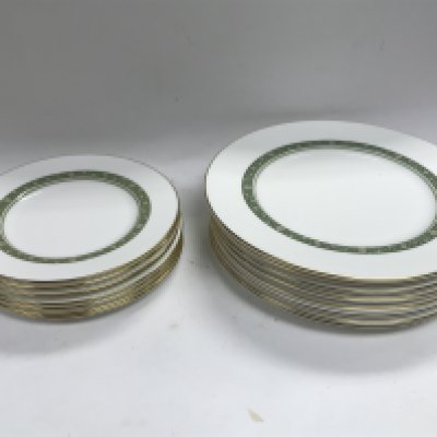 A royal Doulton dinner service set.- NO RESERVE