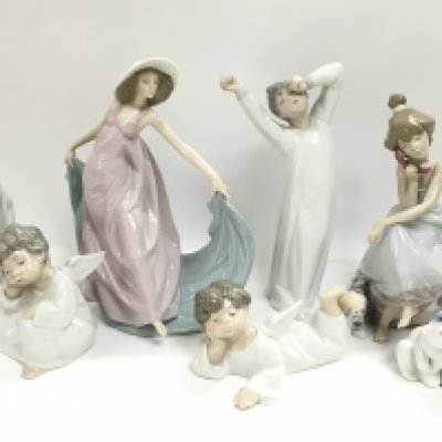 A collection of various Lladro figures, no obvious damage or restoration. This lot cannot be posted