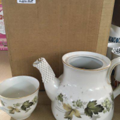 A box Doulton Lachmount service.