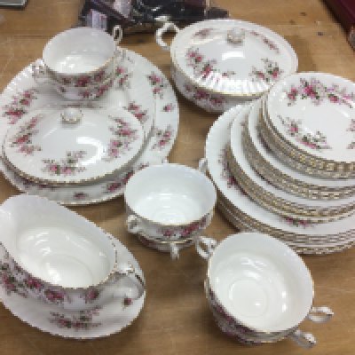 A Royal Albert dinner service in Lavender Rose pattern. Shipping category D.