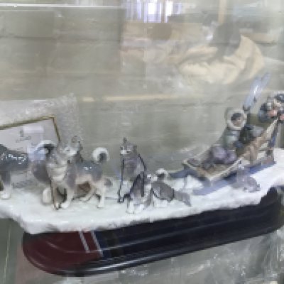 A limited edition Lladro figure group of Eskimo children in a dog sled. Model reference number 1742. 65cm long 28cm tall. This lot cannot be posted