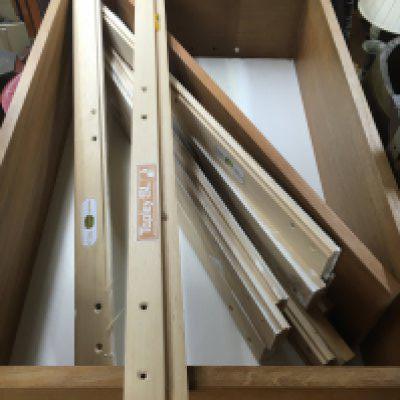 A set of teak floating units. Shipping category D.- NO RESERVE