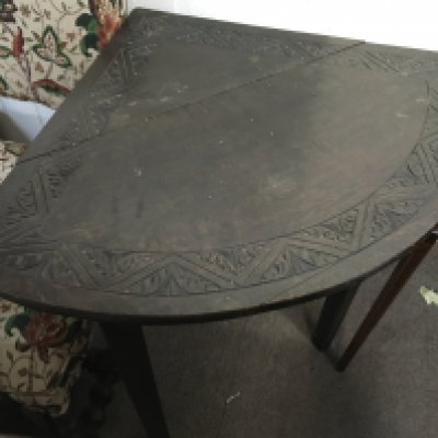 Victorian dark oak corner table with carved design, 70cm tall. NO RESERVE