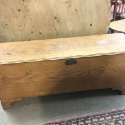 A pine wood long chest, dimensions 37x125x50cm- NO RESERVE