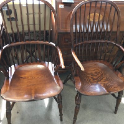 A pair of 19th century Mahogany windsor armchairs. Dimensions 45x50x102