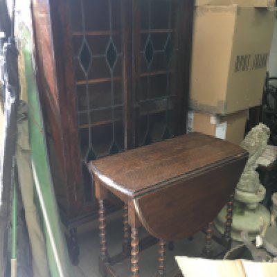 An oak bookcase 29x86x154cm and a oak drop leaf table 39x72x72cm