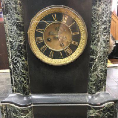 A large slate mantle the circular dial with Roman numerals. 38 cm x 30 cm .