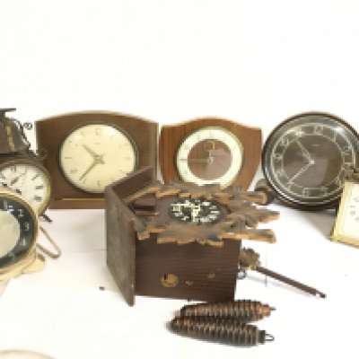 A collection of vintage mantle clocks including Smiths and other clocks including a Ingersoll carriage clock. This lot cannot be posted